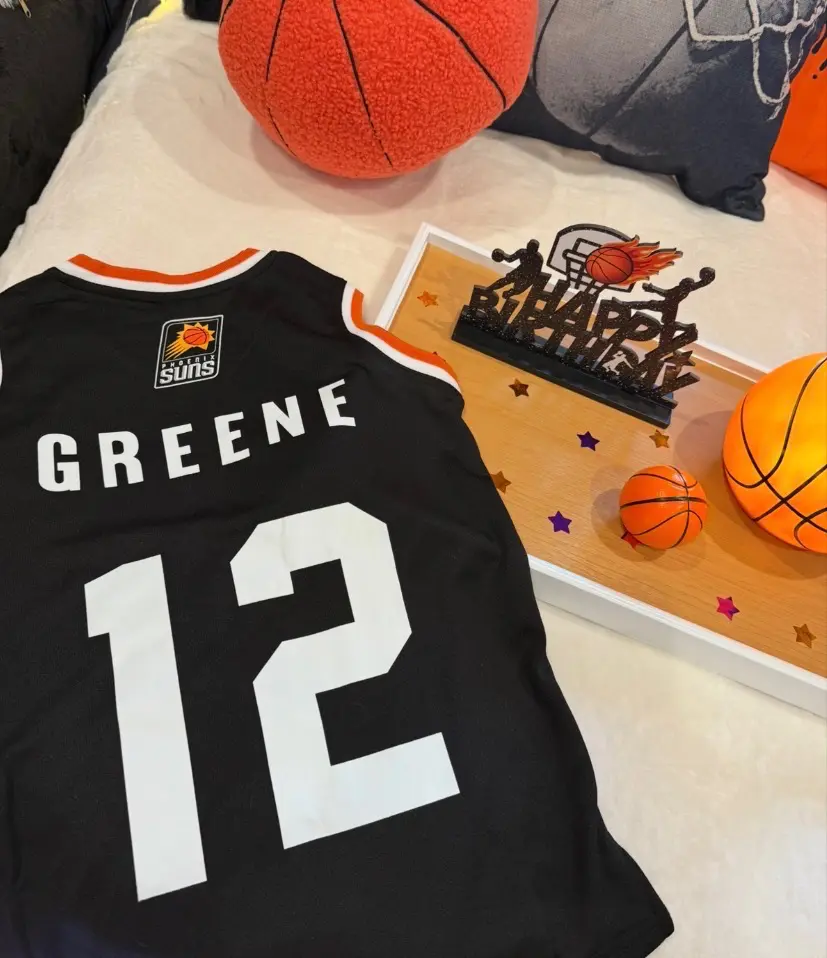Black Phoenix Suns jersey Greene 12, basketballs