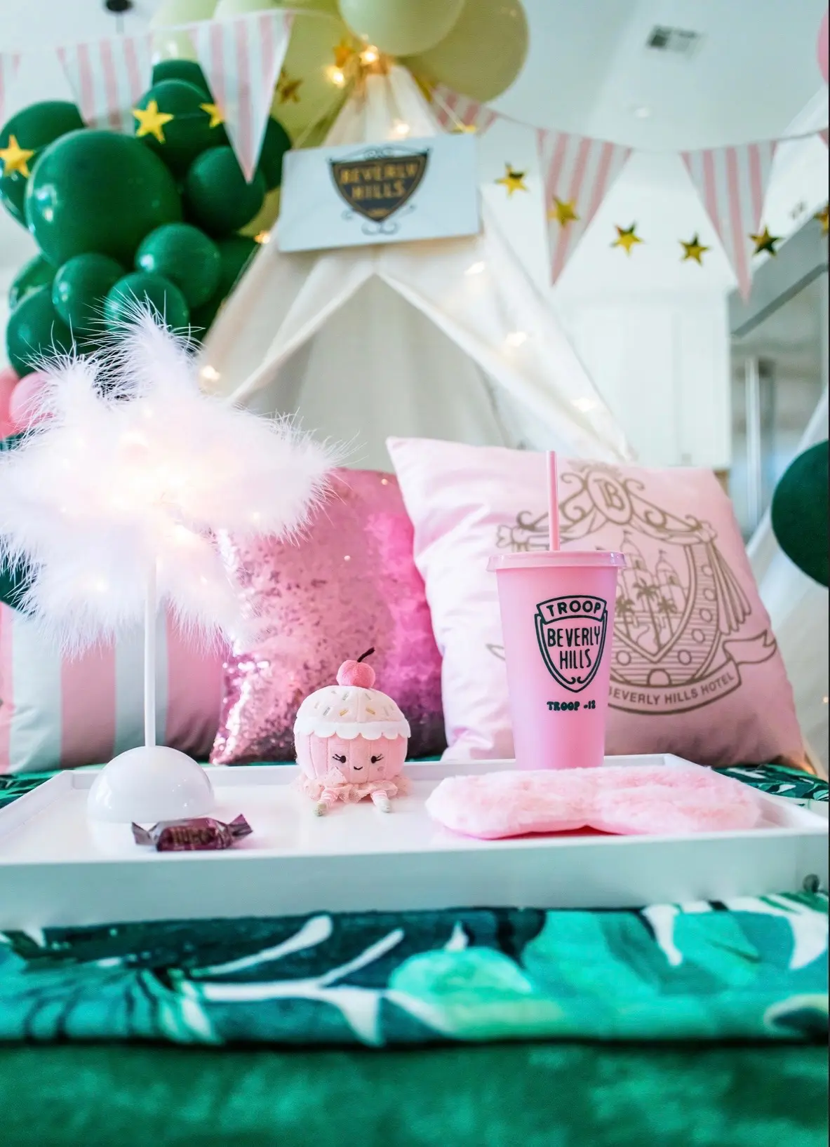 Cozy pink teepee party tray with plush cupcake